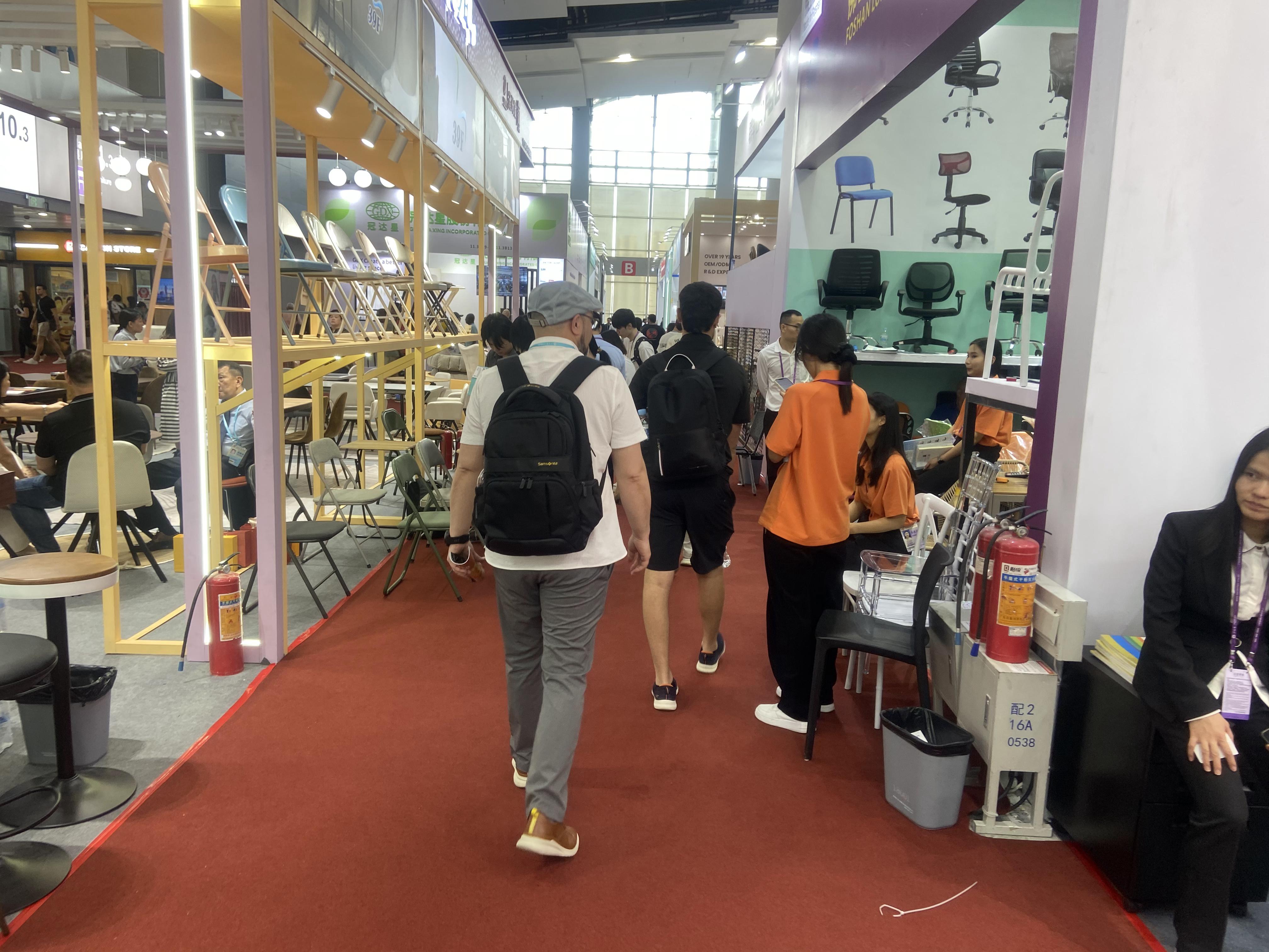 展會資訊--中國服裝出口美國產(chǎn)業(yè)應(yīng)該怎么做選擇？(m.69836.cn)